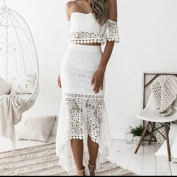 Cute white two piece - Picture 2 of 2